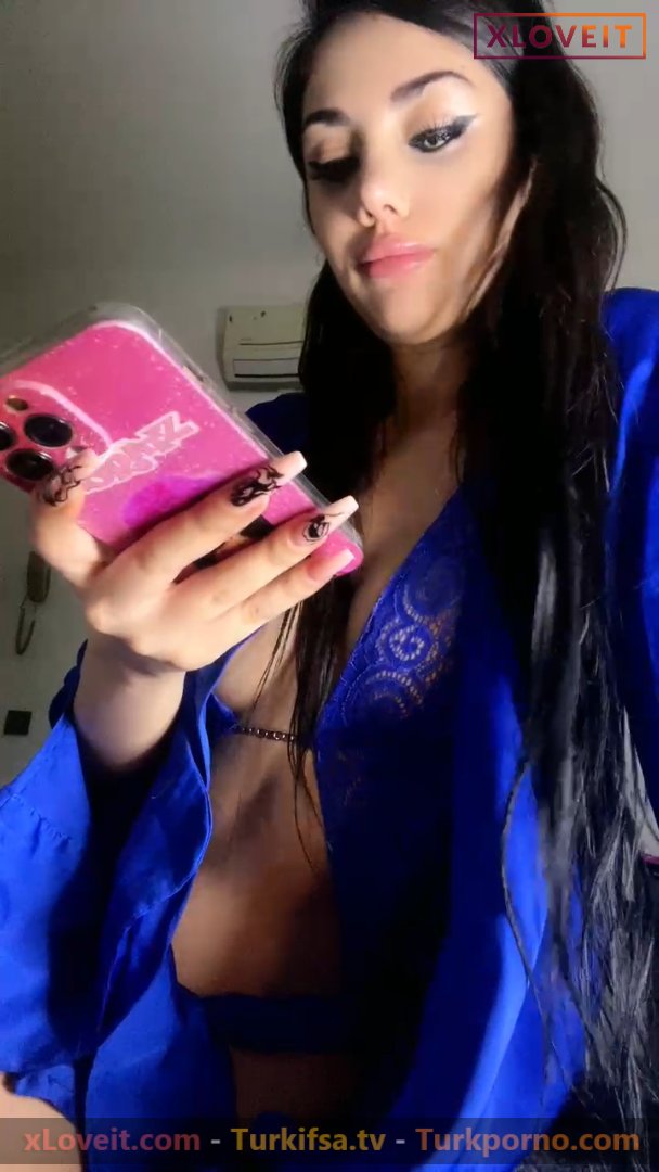 Tango Afrodit ifşa Gecelikli iç çamaşırlı yayın yaptı